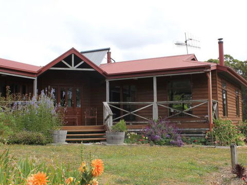 Eagle's Roost Farmstay B&B - Accommodation Cairns 0