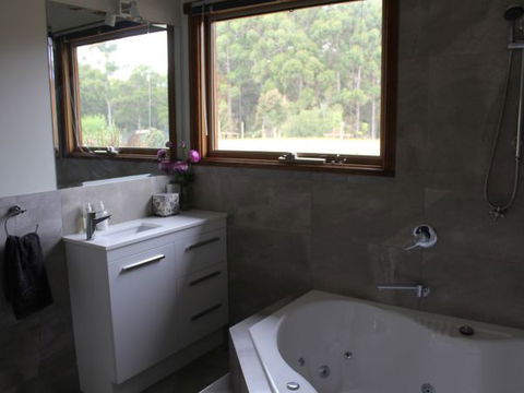 Eagle's Roost Farmstay B&B - Accommodation Cairns 2