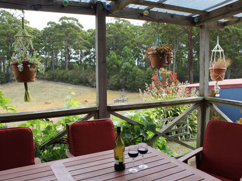 Eagle's Roost Farmstay B&B - Accommodation Cairns 3