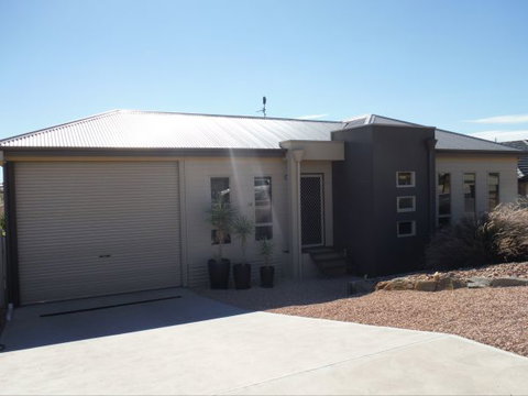 Four Seas - Accommodation Cairns 0