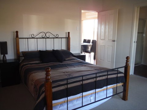 Four Seas - Accommodation Cairns 3