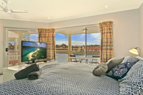 SALT Waterfront Apartment - Accommodation Cairns 3