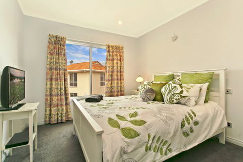 SALT Waterfront Apartment - Accommodation Cairns 6