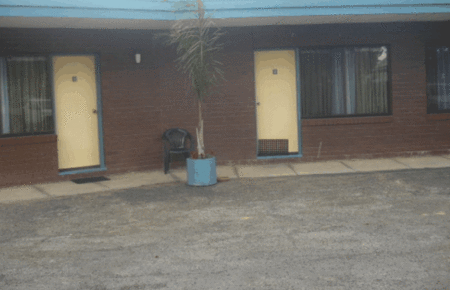 Rainbow Motor Lodge Pot Of Gold - Accommodation Cairns 1