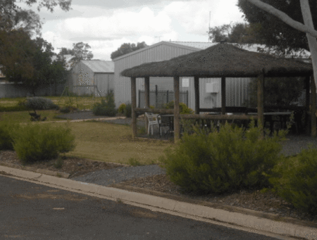 Rainbow Motor Lodge Pot Of Gold - Accommodation Cairns 2
