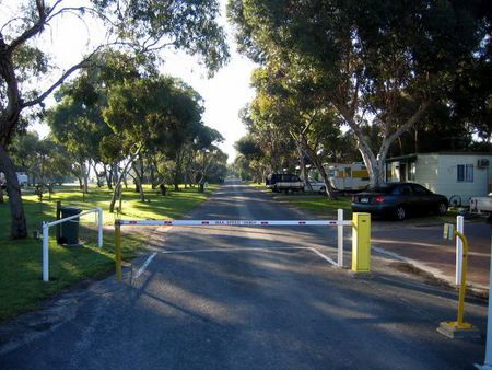 Lake Albert Caravan Park - Accommodation Cairns 2