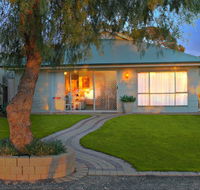 17 QED Lakehouse - Accommodation Cairns
