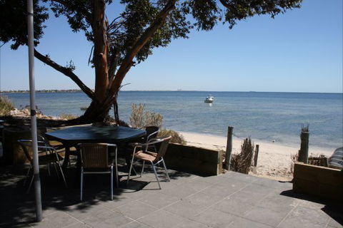Undercurrent - Accommodation Cairns 0
