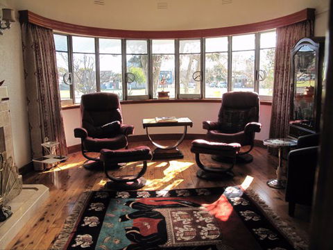 B&B Wodonga - Art Deco Accommodation - Accommodation Cairns 5