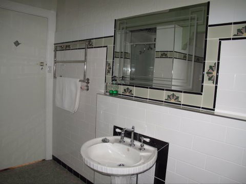 B&B Wodonga - Art Deco Accommodation - Accommodation Cairns 9