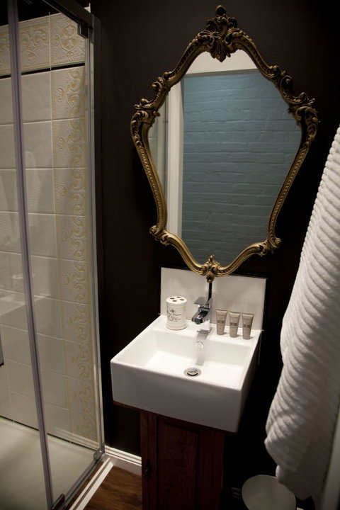 Chiltern Cottage And Indigo Suite - Accommodation Cairns 1