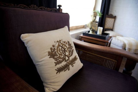 Chiltern Cottage And Indigo Suite - Accommodation Cairns 4