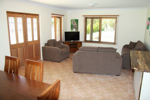 Coranda Lodge B And B - Accommodation Cairns 0