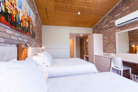 Farnham Court Motel - Accommodation Cairns 2