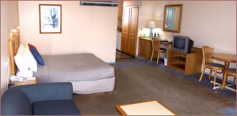 Federation Motor Inn Young - Accommodation Cairns 1