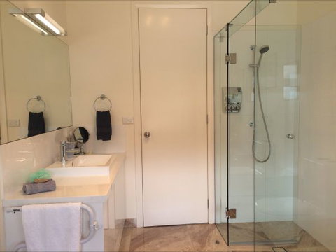 Heathcote Views Bed & Breakfast - Accommodation Cairns 3