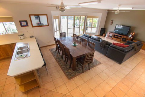 Limestone Ridge - Holiday House - Accommodation Cairns 1