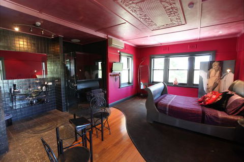 Oakdene Vineyards Guesthouse - Accommodation Cairns 0