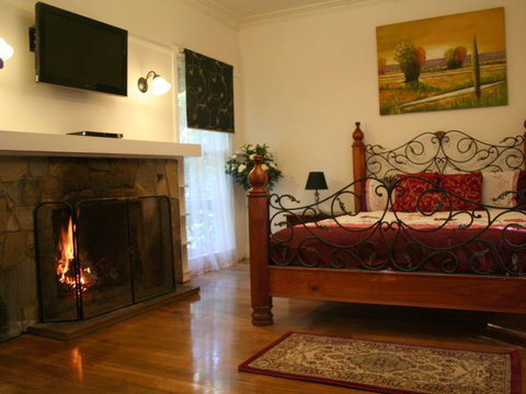 Tudor Cottages Mount Dandenong - Accommodation Cairns 0
