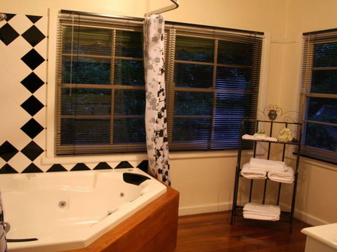Tudor Cottages Mount Dandenong - Accommodation Cairns 1