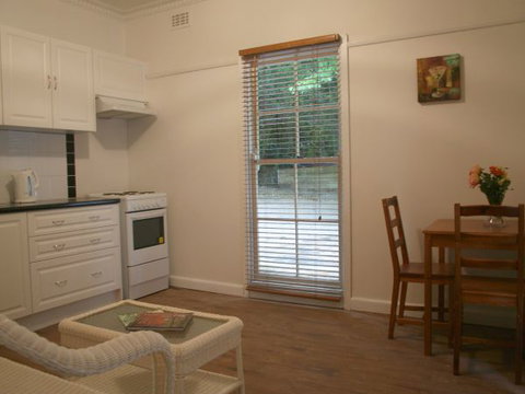 Tudor Cottages Mount Dandenong - Accommodation Cairns 5