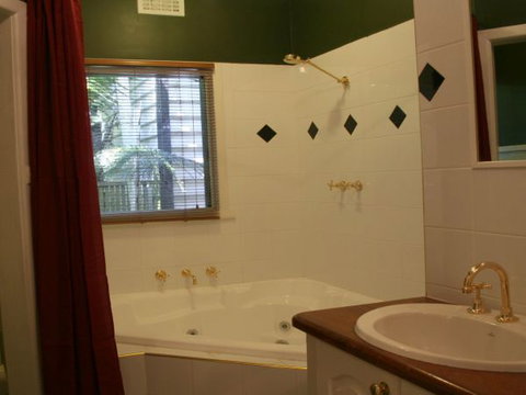 Tudor Cottages Mount Dandenong - Accommodation Cairns 6