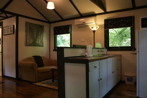 Tudor Cottages Mount Dandenong - Accommodation Cairns 7