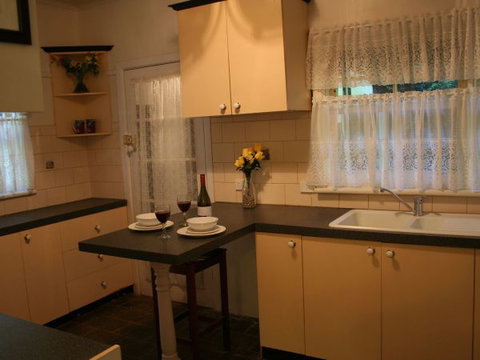 Tudor Cottages Mount Dandenong - Accommodation Cairns 8
