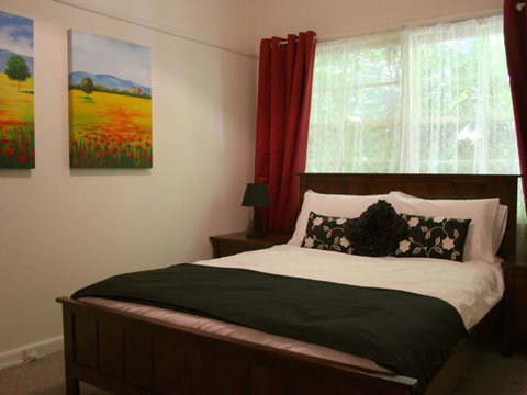 Tudor Cottages Mount Dandenong - Accommodation Cairns 9