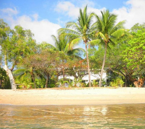 Villa Beach - Accommodation Cairns 1