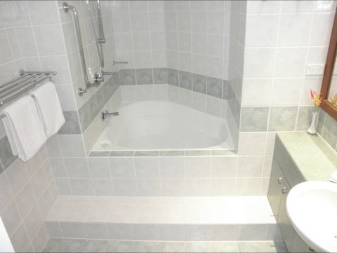 Villa Beach - Accommodation Cairns 4