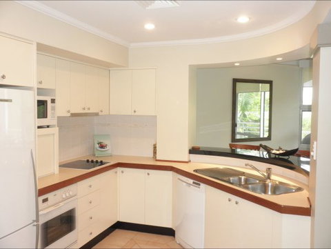 Villa Beach - Accommodation Cairns 5