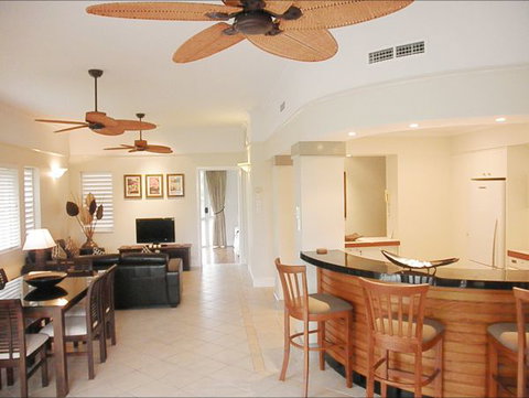 Villa Beach - Accommodation Cairns 6