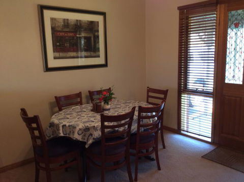 Abrigo Apartment - Accommodation Cairns 2