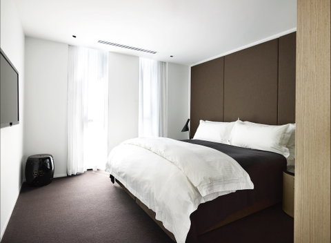 Burbury Hotel - Accommodation Cairns 2