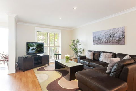 Honeysuckle Townhouses - Accommodation Cairns 1