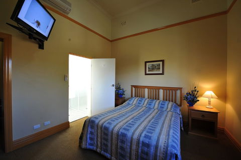 Hotel Victoria - Accommodation Cairns 0