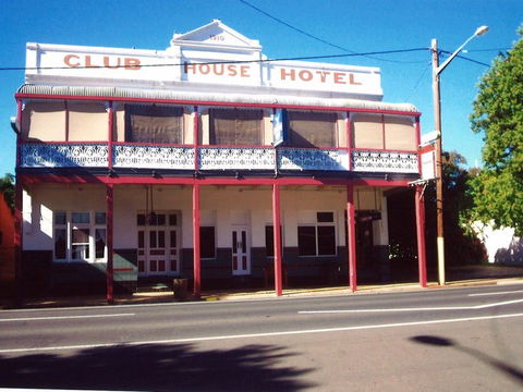 Club House Hotel - Accommodation Cairns 0