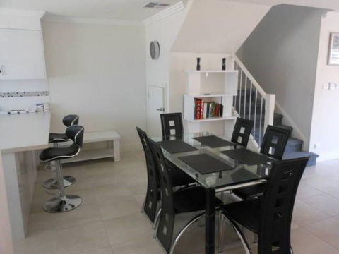 Oaklands Junction - Accommodation Cairns 2