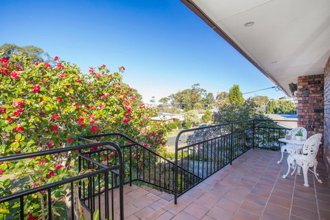 Relaxed Homely Retreat - Accommodation Cairns 0