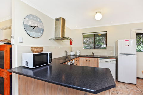 Unit 3, 5-/ Surf Avenue, Carrickalinga - Accommodation Cairns 1