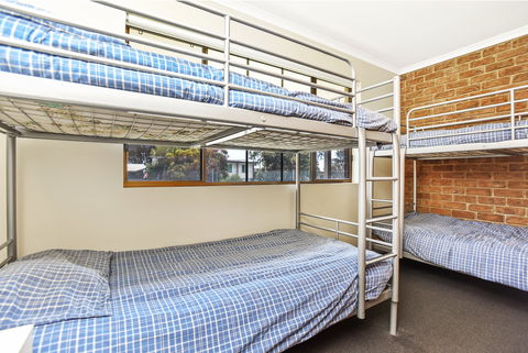 Unit 3, 5-/ Surf Avenue, Carrickalinga - Accommodation Cairns 3