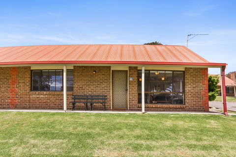 Unit 3, 5-/ Surf Avenue, Carrickalinga - Accommodation Cairns 6