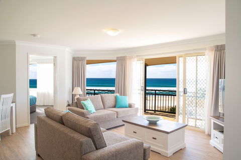 Golden Riviera Beach Resort - Accommodation Cairns 2