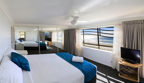 Golden Riviera Beach Resort - Accommodation Cairns 9