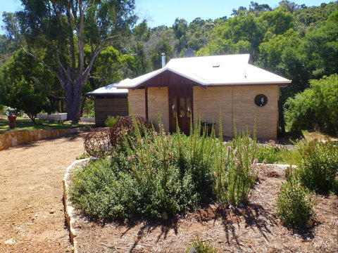 Jalbrook  Estate-  Cottages,Alpacas,Gallery & Function Centre - Accommodation Cairns 0
