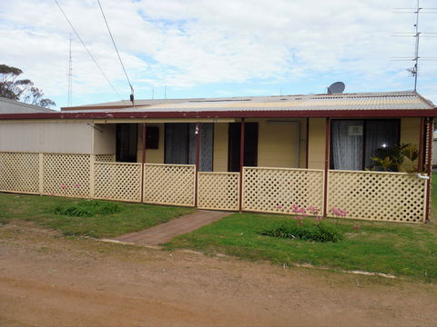 Polly's Shack - Accommodation Cairns 0