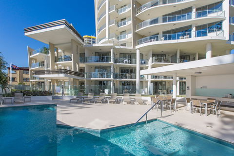 St George's Defence Holiday Suites Incorporating The Garland Luxury Apartments - Accommodation Cairns 2