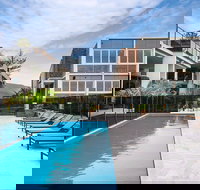 The Headlands Suite Seven