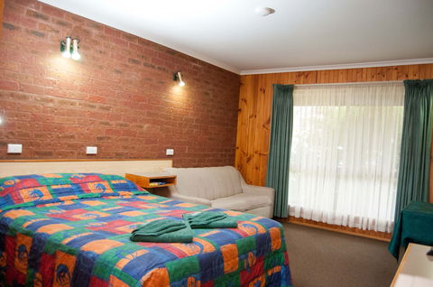 Country Roads Motor Inn Narrandera - Accommodation Cairns 0